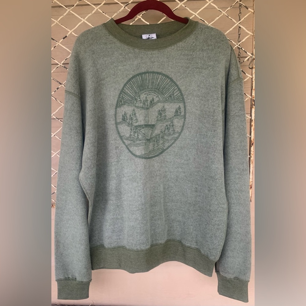 NWT Men’s Sweater       704